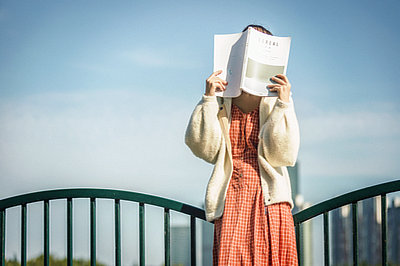 浙江大学在职研究生学费贵吗？